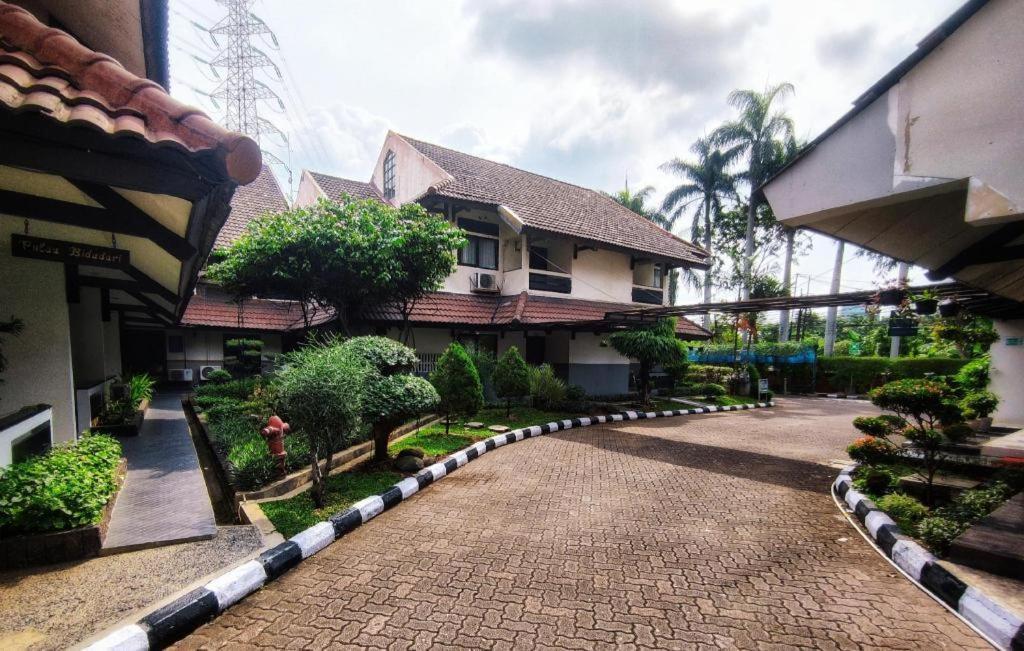 D'Arcici Hotel Plumpang Джакарта Екстериор снимка