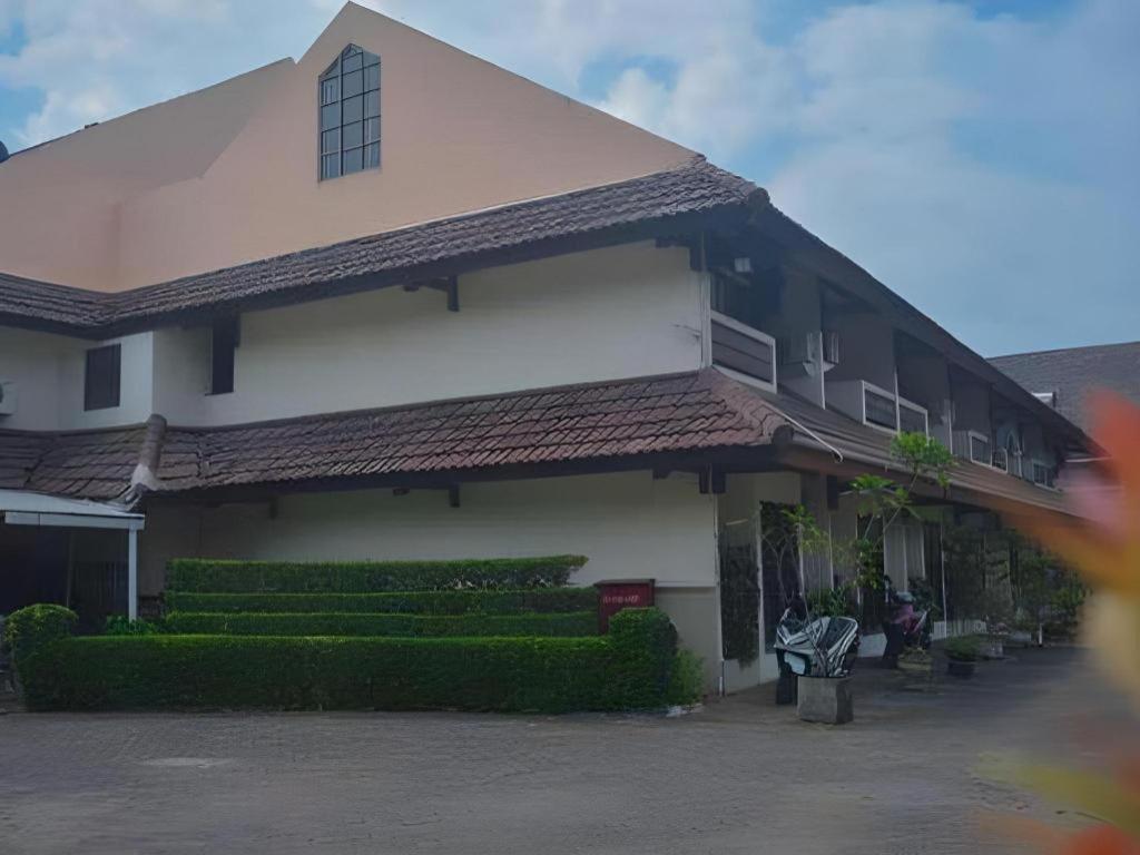 D'Arcici Hotel Plumpang Джакарта Екстериор снимка