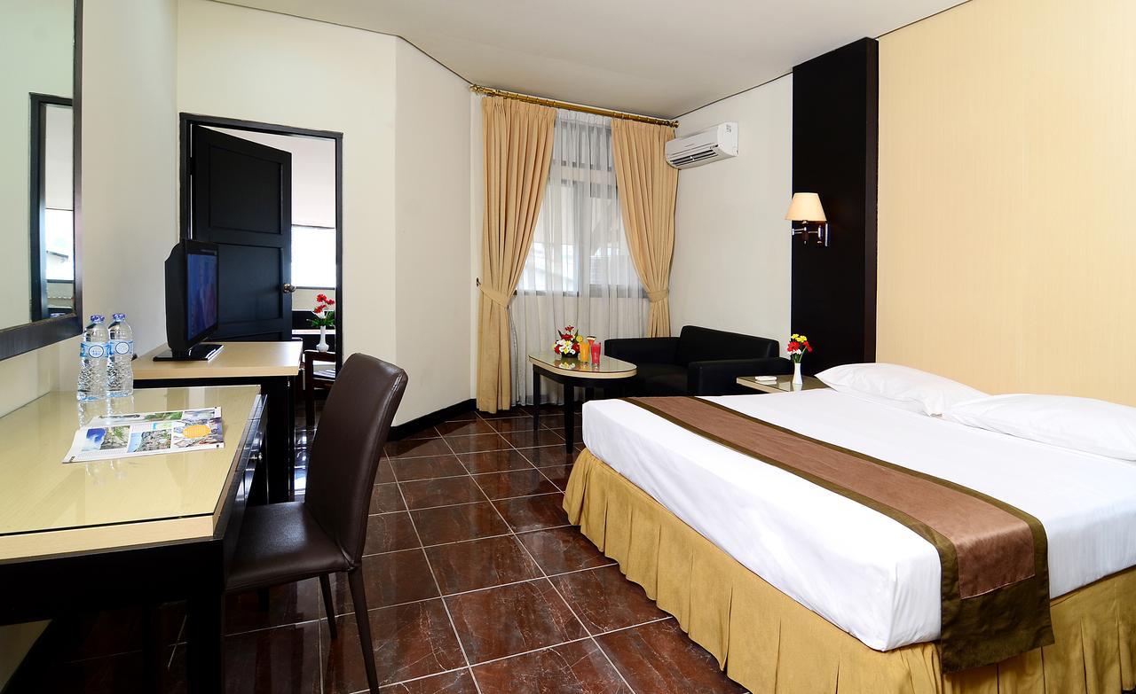 D'Arcici Hotel Plumpang Джакарта Екстериор снимка
